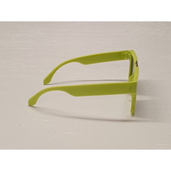 FENG Lime Green Frame Black Lense Sunglasses Unisex Never Worn Great Condition - Picture 3 of 4